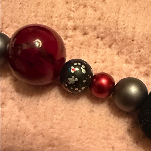 Elegant Beaded Bracelet with Gold Accents - Picture 6 of 9